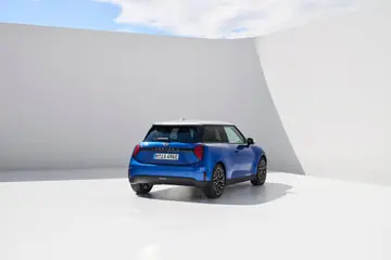 電動MINI CooperのJ01。Spotlight Automotiveで造られる電動MINIの一つ。(海外仕様の公式写真)