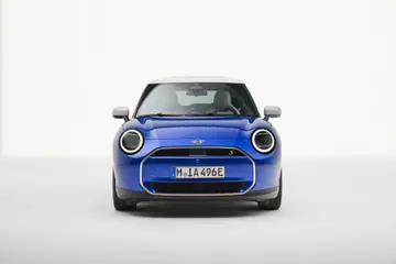 J01 MINI Cooperの外観。四角いキャビンと丸いライトだけで空力性能は決まらない。(海外仕様の公式写真)